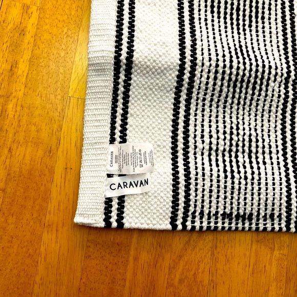 Caravan White And Black Geometric Print Woven Area Rug - 21” X 34”  🌻 NEW🌻 - Picture 2 of 5